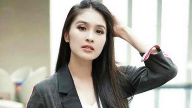 Gorgeous Female Faces From Indonesia- Sandra Dewi