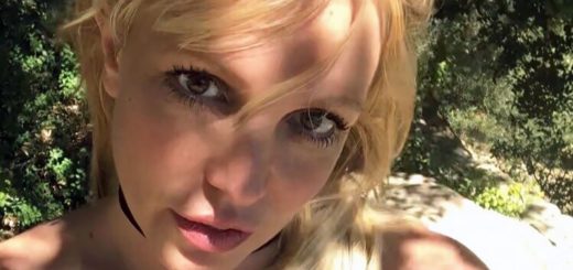 Britney Spears Caught Makeup-Less