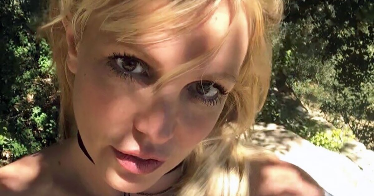 Britney Spears Caught Makeup-Less