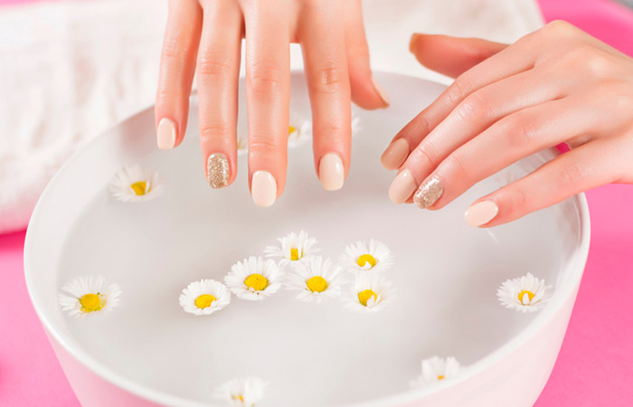 Treat Your Polished Nails With Cold Water