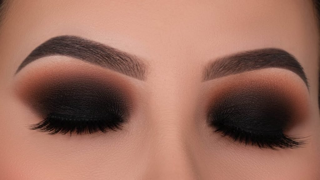 Classic Black Smokey Eye Makeup