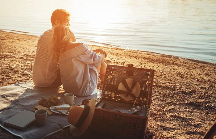 Beach Picnic Ideas For Couples