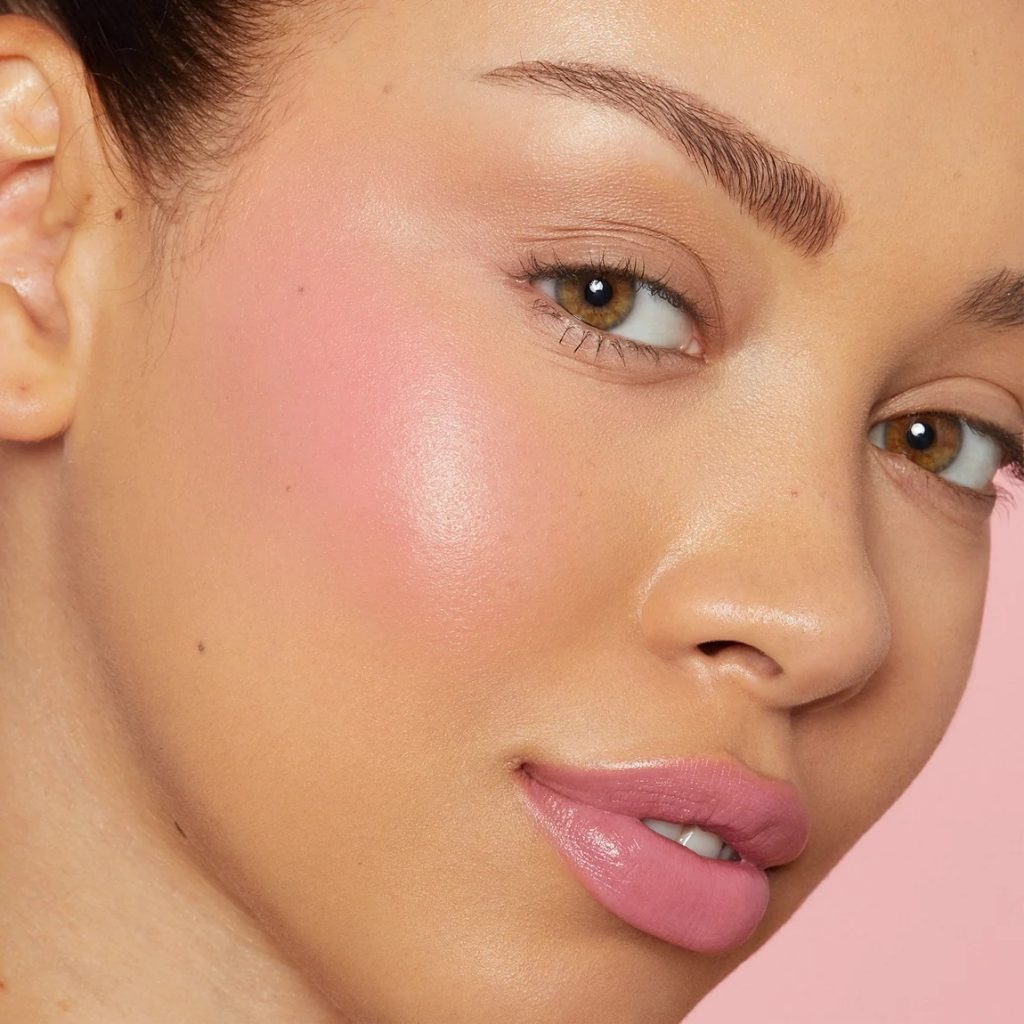 Keep The Cheek Glow Pink For Perfect Nude Makeup Look